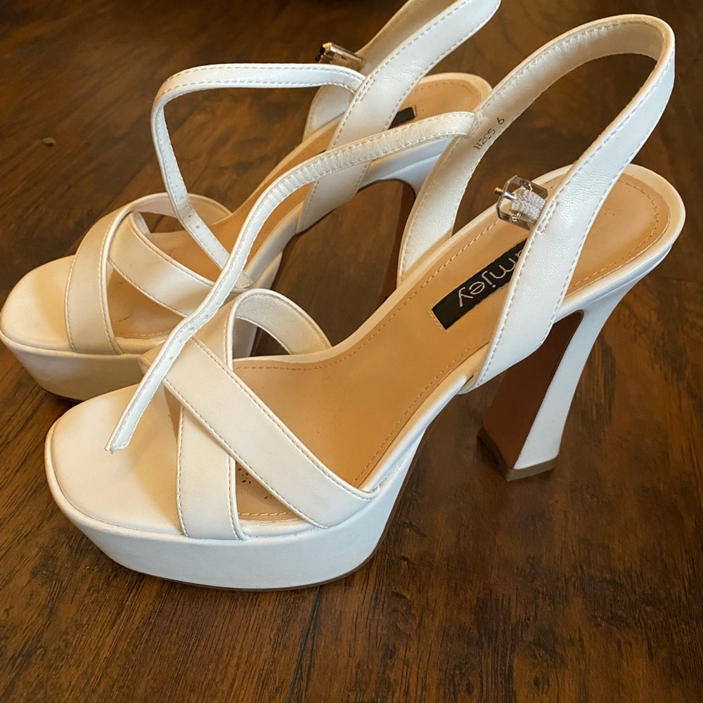 Elegant White Platform Heels Sz 6